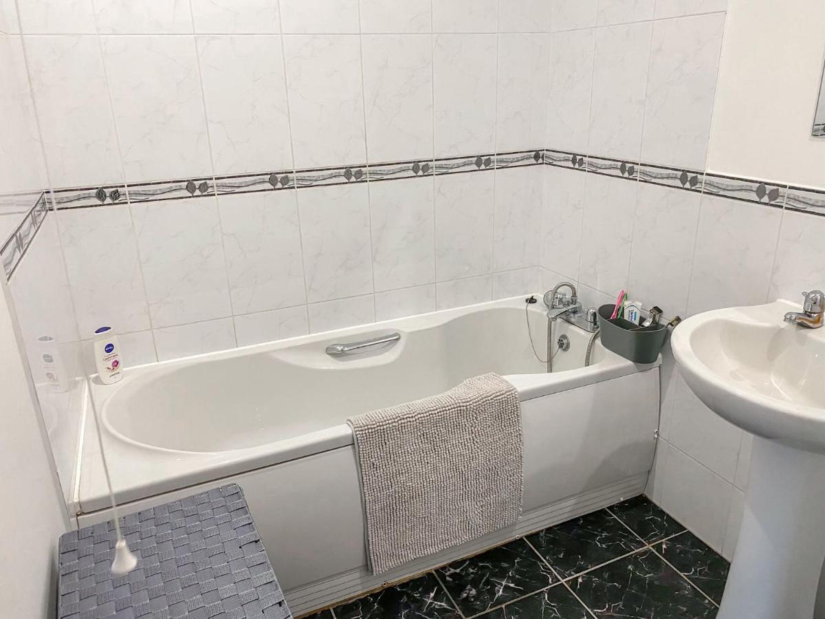 4C Gaia Lane Apartment Личфийлд Екстериор снимка