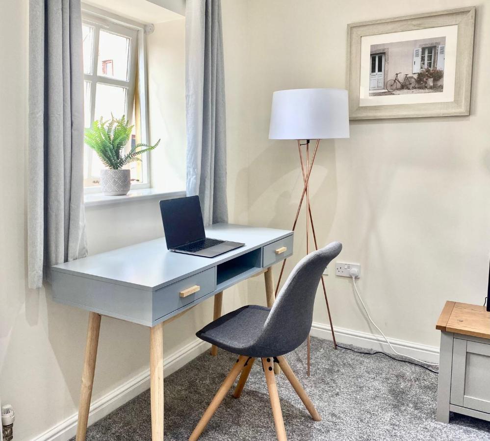 4C Gaia Lane Apartment Личфийлд Екстериор снимка